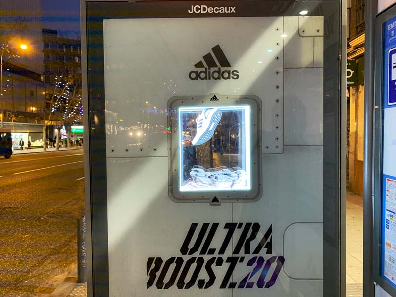 Acción especial de publicidad exterior Adidas Ultra Boost 20