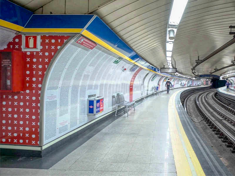 Texto completo de El Quijote en andenes de metro Plaza de España