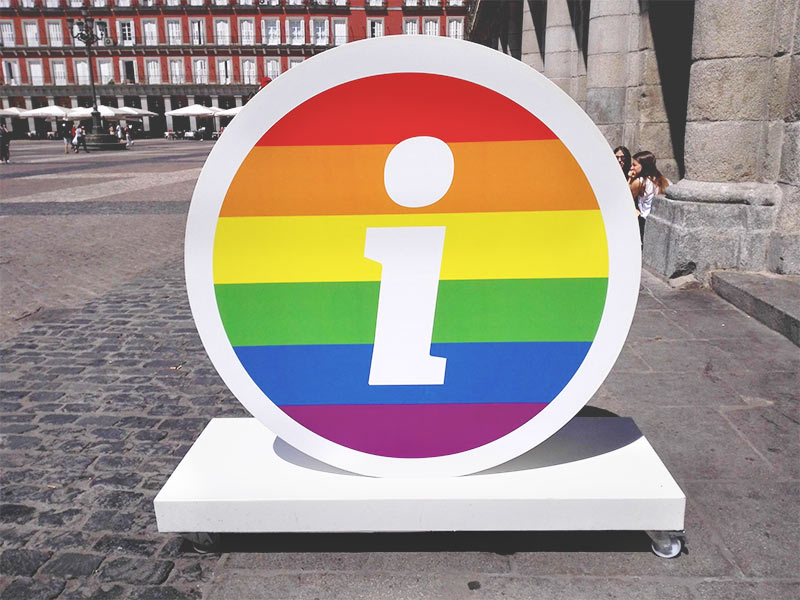 totem impreso para información