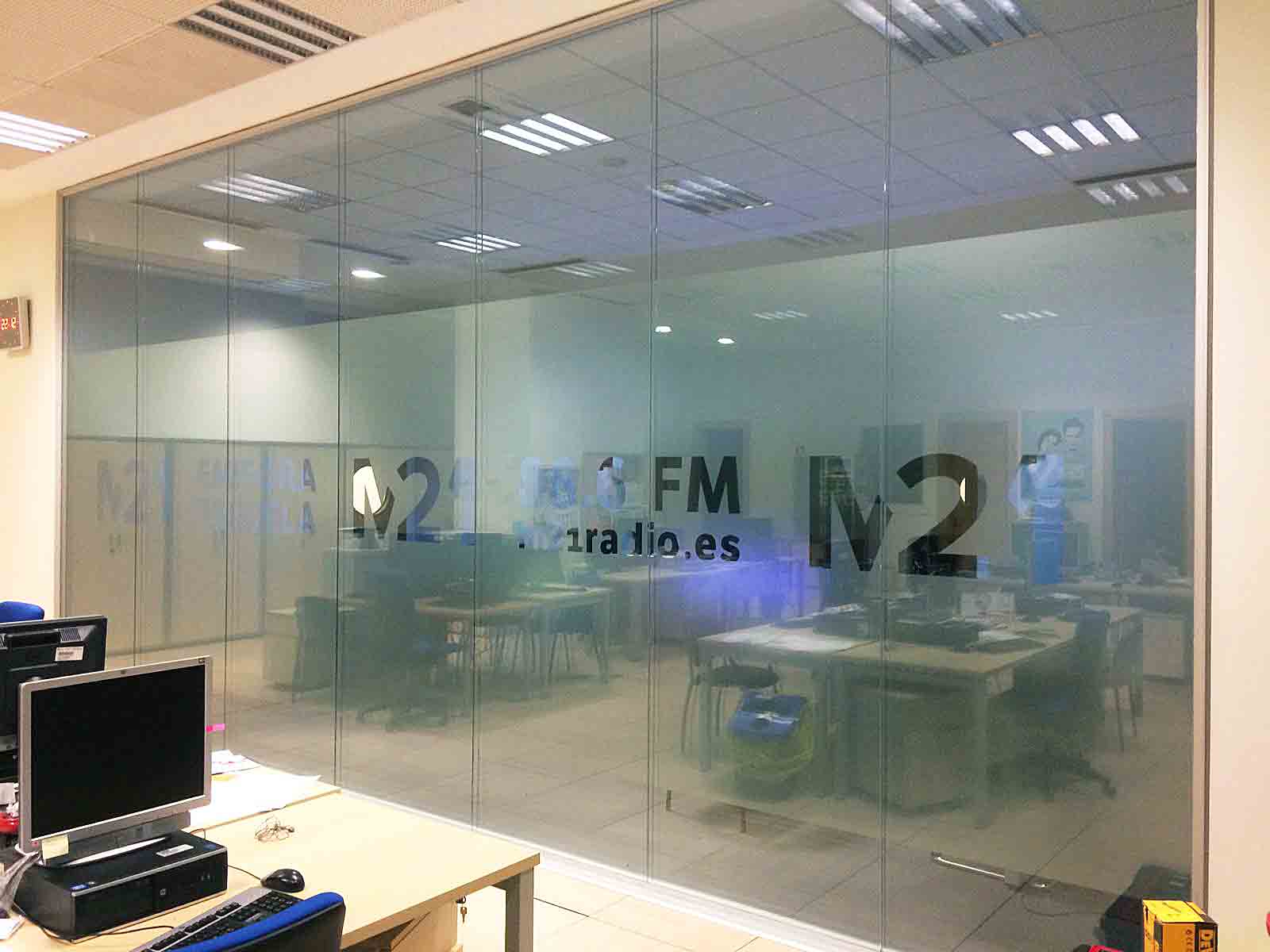 SPI. Rotulación decorativa, cartelería y vinilos para oficinas