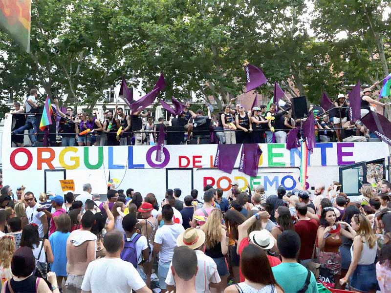 bus rotulado para Podemos Madrid