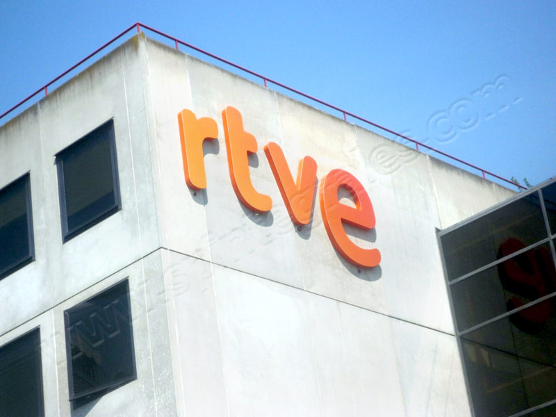 letras 3D en fachada de empresa
