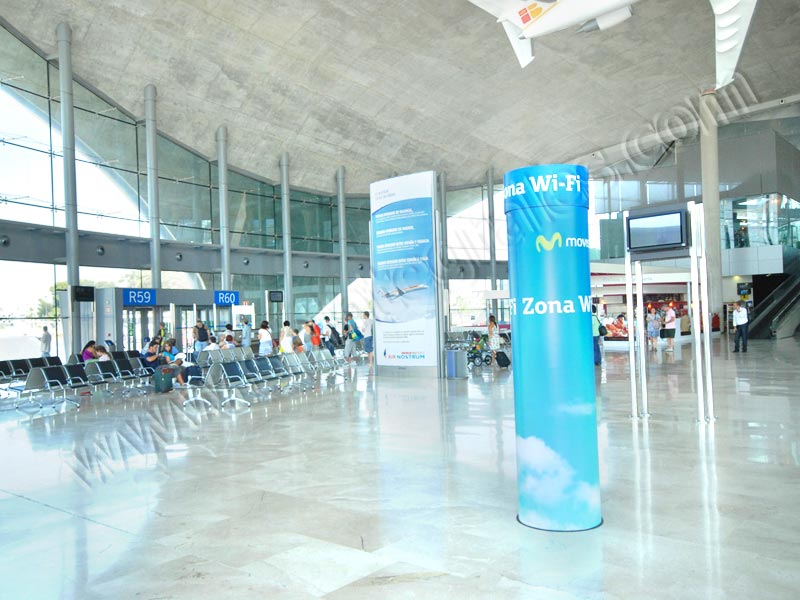 totem de señalización y totem publicitario