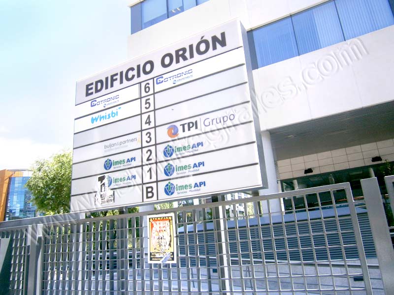 Letreros, directorios y cartelería para edificios y polígonos industriales