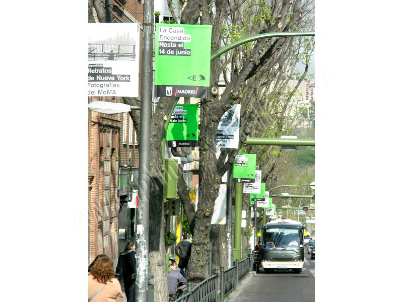 impresión e instalación de publicidad en la calle