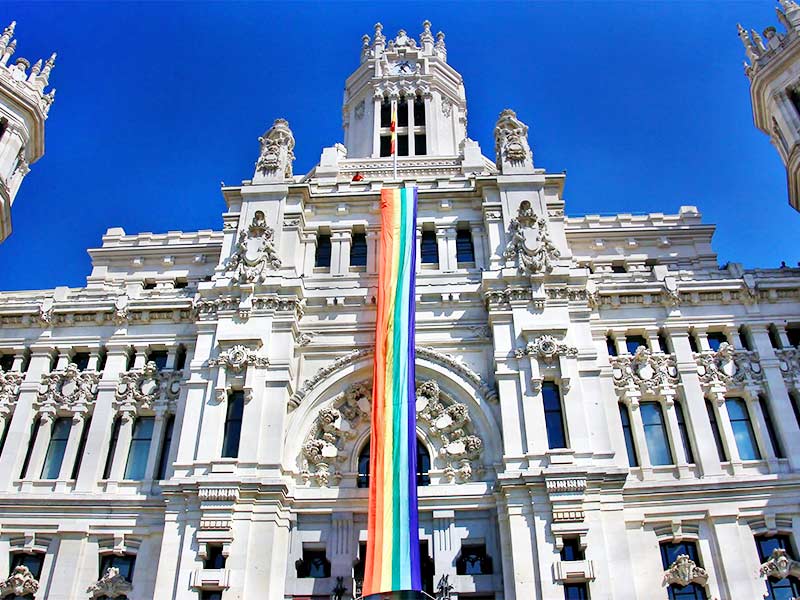 bandera orgullo gay ayuntamiento madrid