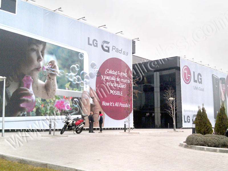Publicidad en fachadas de edificios con lonas