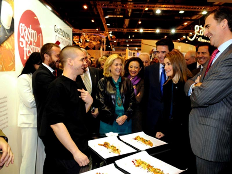 stand ferial fitur